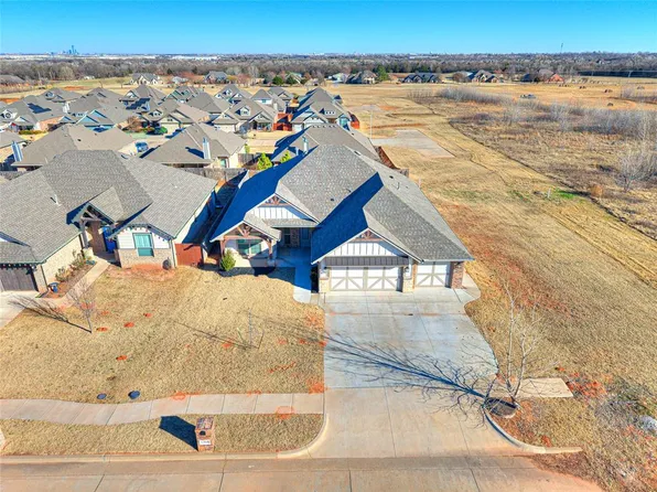 1204 N Wisteria Ter, Mustang, OK 73064