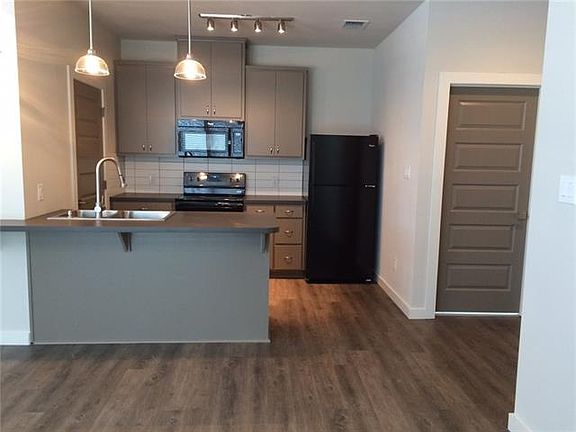 2nd image of 906 W Cannon St #208
