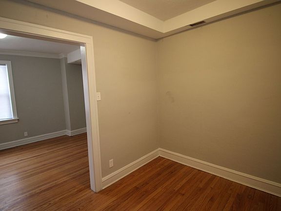 3rd image of 4950 W Berteau Ave