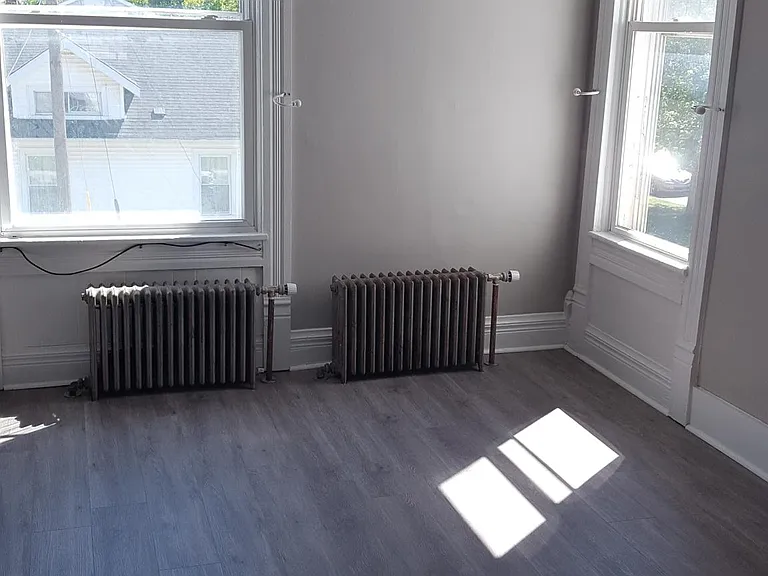 341 Park Ave #4 — Photo 2