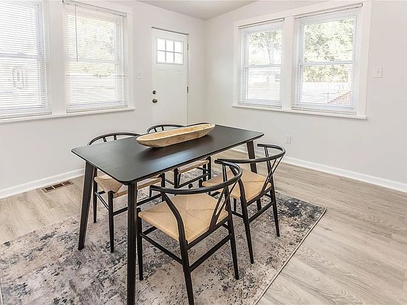 4th image of 4606 Tyrolean Ave