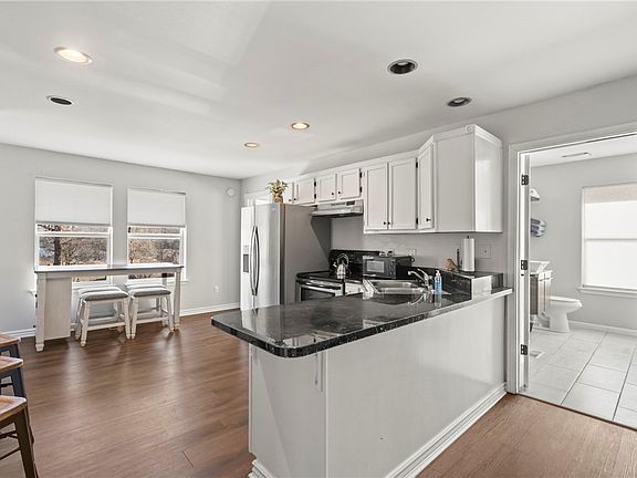 3rd image of 13934 Canal St
