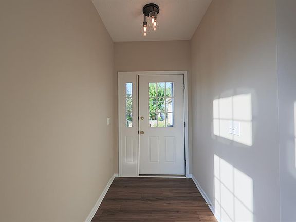 4th image of 6726 Pondfield Ln