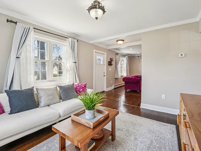 525 Ramapo Ave — Photo 14