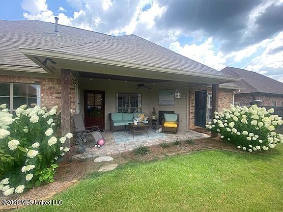 3rd image of 128 Essen Ln