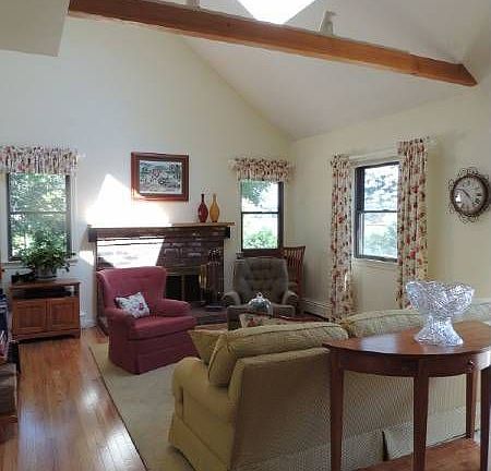 5th image of 105 Trefton Ave