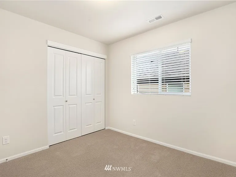 2730 Saga Ct NE — Photo 8