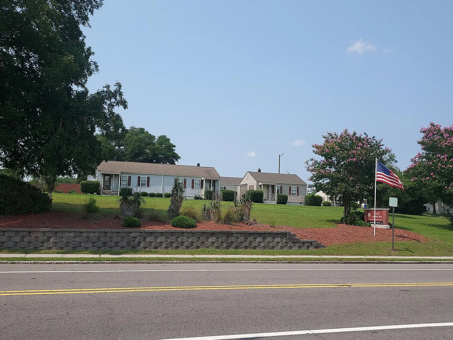 Lakeside Villas Apartments — Photo 3