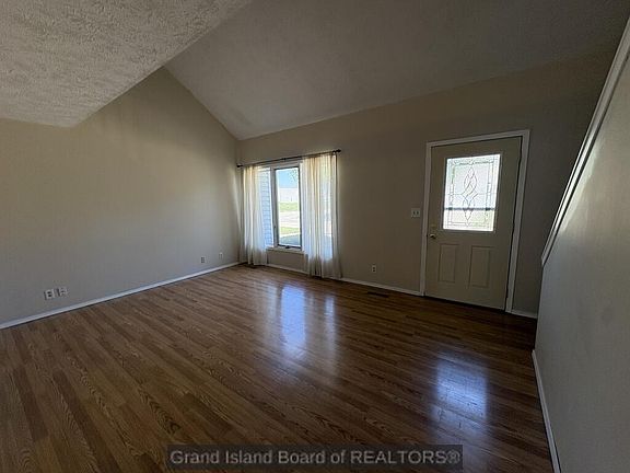 3rd image of 16 Chantilly St