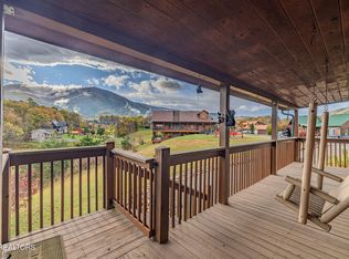 3452 Cove Meadows Dr, Sevierville, TN 37862