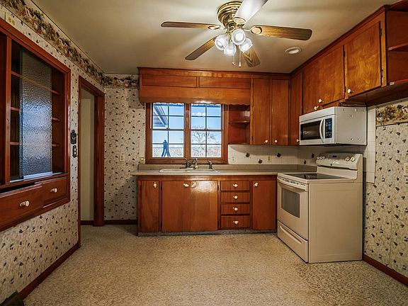 5th image of 619 E 7th St