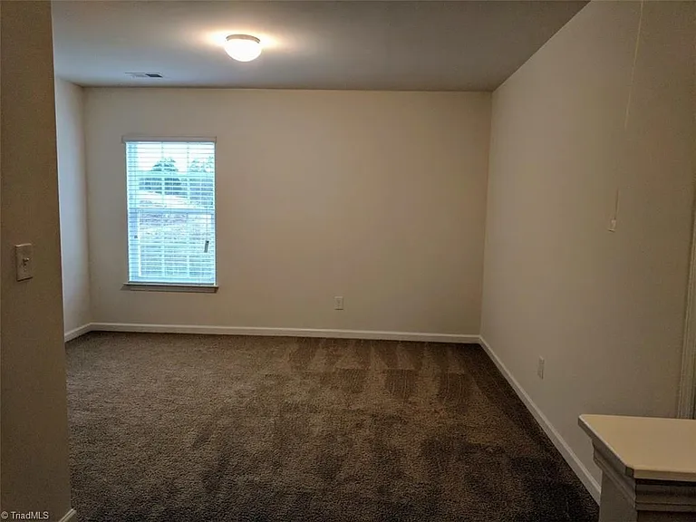 1033 Hidden Meadow Rd — Photo 8