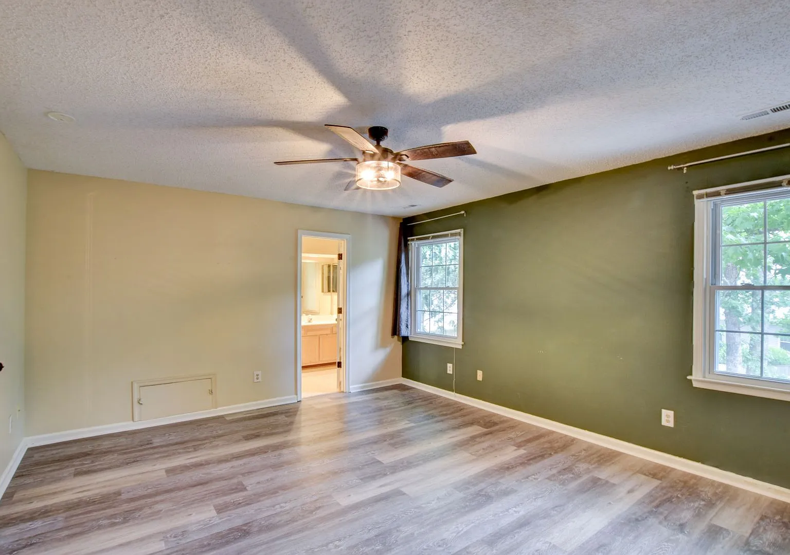 3 Bedroom Home in Willow Point — Photo 3