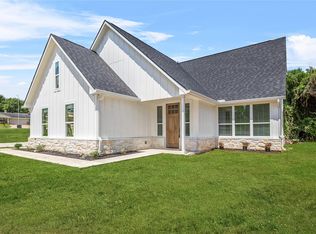 2398 Valley Dr, Brenham, TX 77833