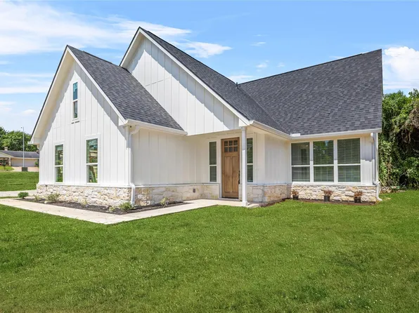 2398 Valley Dr, Brenham, TX 77833