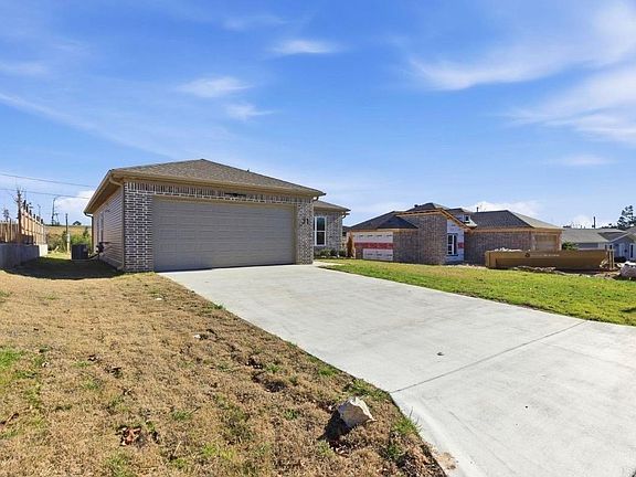 3rd image of 31 Walnut Valley Dr