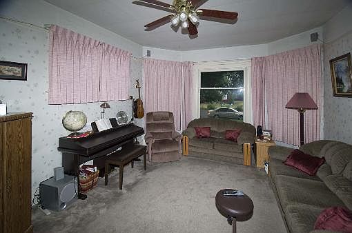 2nd image of 825 SE Birch Ave