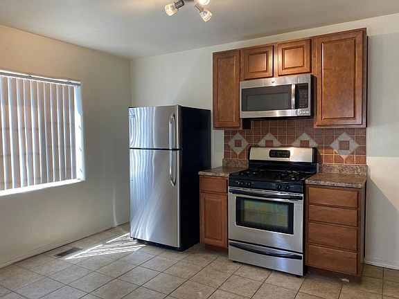 5th image of 420 Hermosa Dr NE