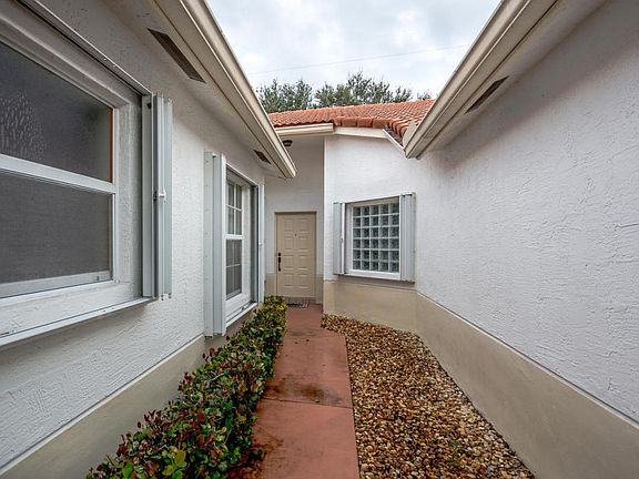 2nd image of 15408 Rosaire Ln