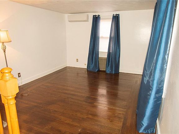 3rd image of 414 Beverage Hill Ave