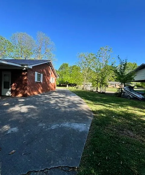 318 Cedar Springs Rd — Photo 20