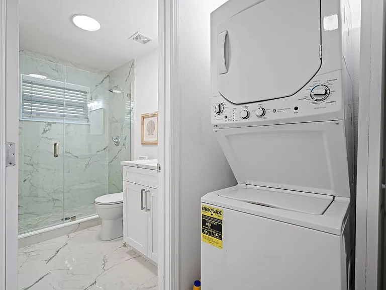 636 Lake Palms Dr #B — Photo 4