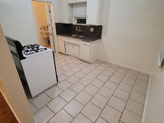 3rd image of 4022 W 130th St #D