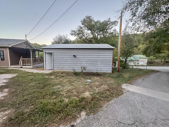 3rd image of 81 Claybough Street