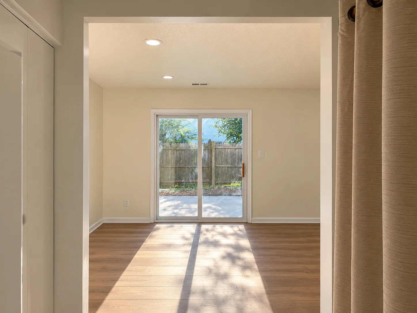 3 bed, 1.5 bath, 1200 sqft, $1,785 — Photo 4