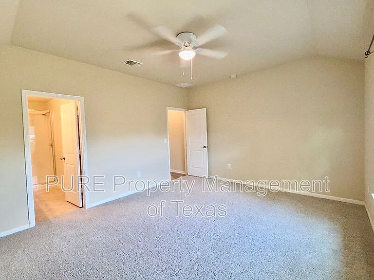 433 Moulins Ln — Photo 8