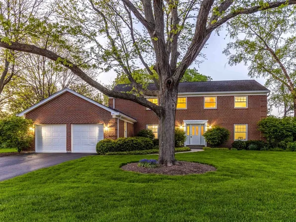 303 Whytegate Ct, Lake Forest, IL 60045