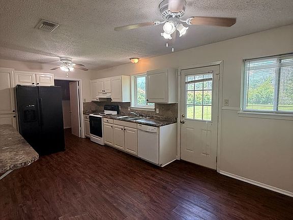 5th image of 3979 Stuart Ave