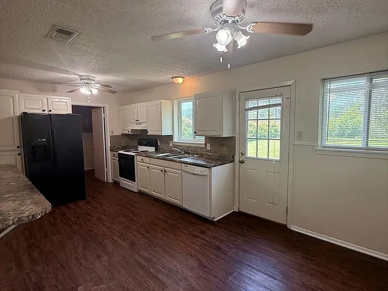 3979 Stuart Ave — Photo 5