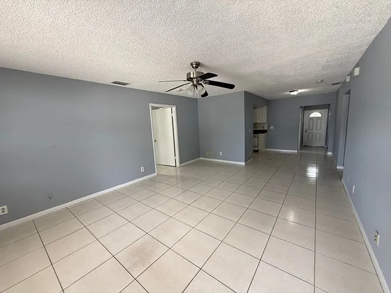 2519 Griffin Sq — Photo 4