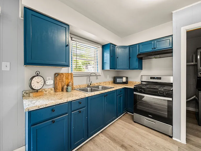 15 Village Ct — Photo 12