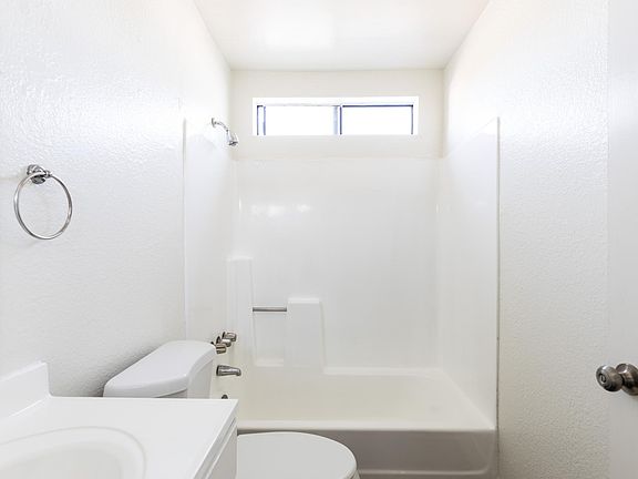 3rd image of 501 Hyde Park Pl APT 1