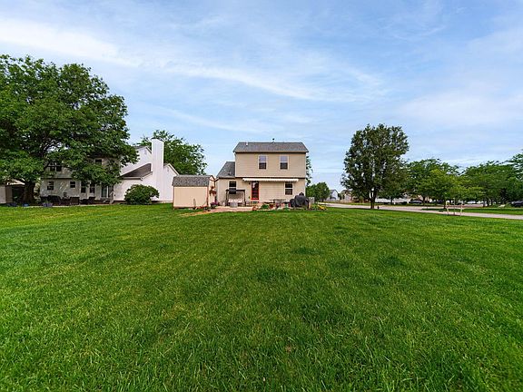 5th image of 1387 Village Dr