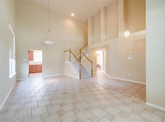 4th image of 9216 Longview Dr