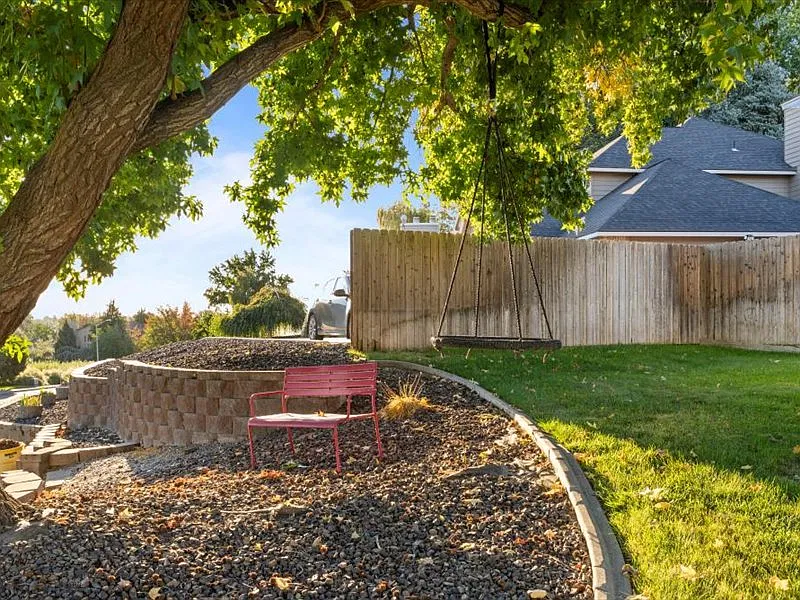 4 bed, 2683 sqft, $3,400 — Photo 3