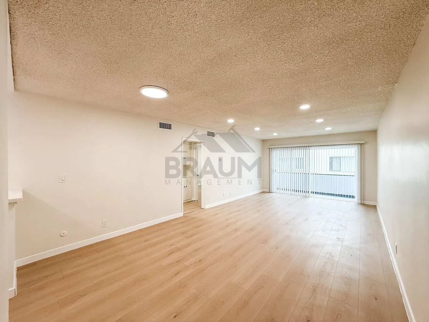 6039 WHITSETT — Photo 3