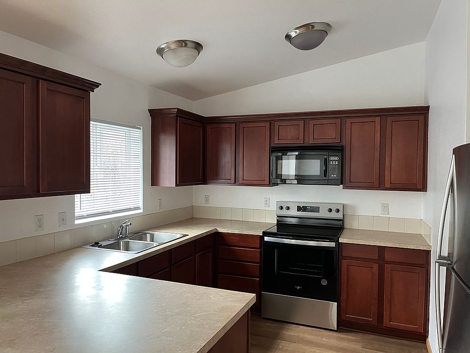 2nd image of 4321 Roxanna Loop SE