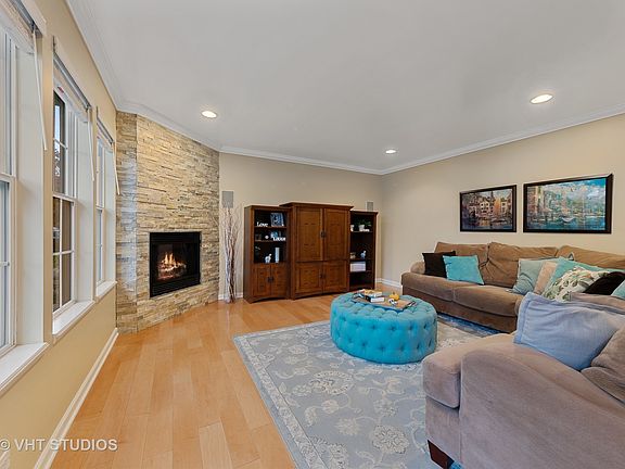 3rd image of 1127 Beach Ave
