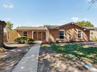 913 Arrowhead Dr, Garland, TX 75043