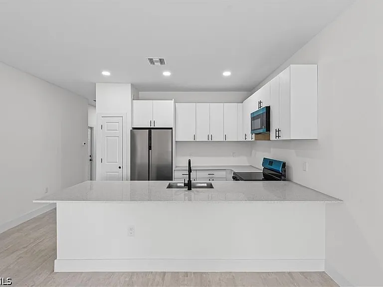 2220 Kenneth Ave S — Photo 5