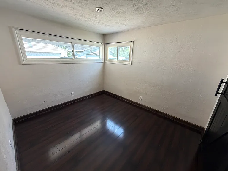 1637 Hanover St — Photo 11