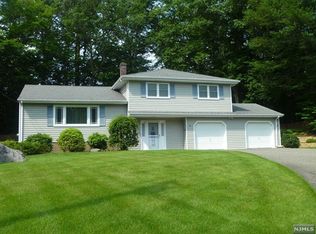 5 Laurance Ct, Park Ridge, NJ 07656