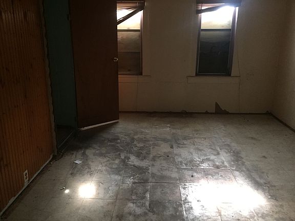 3rd image of 715 Tropic St