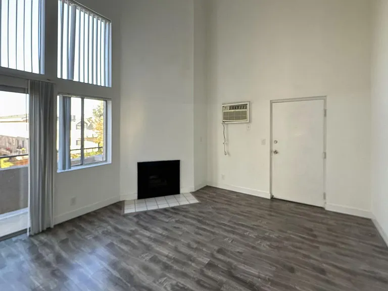 3710 Midvale Ave — Photo 4