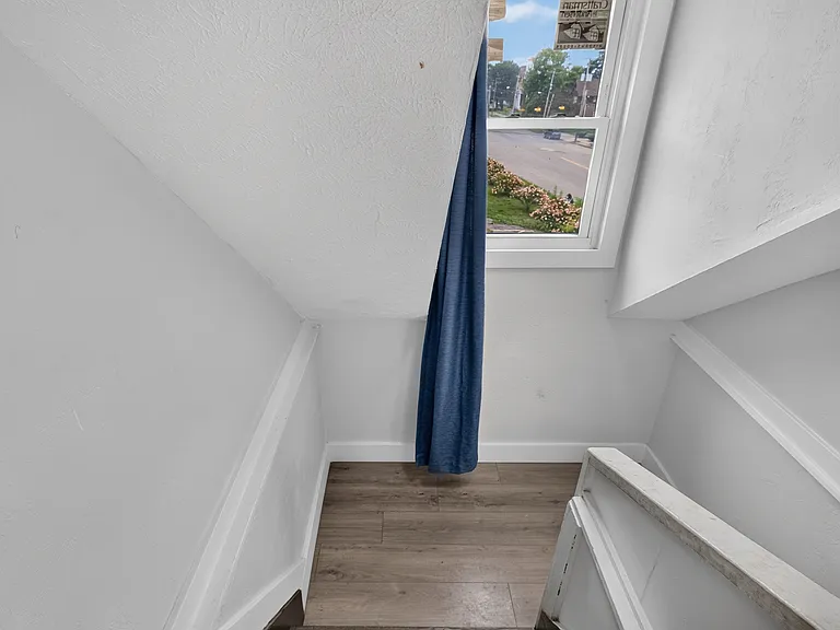 918 Elm St — Photo 12