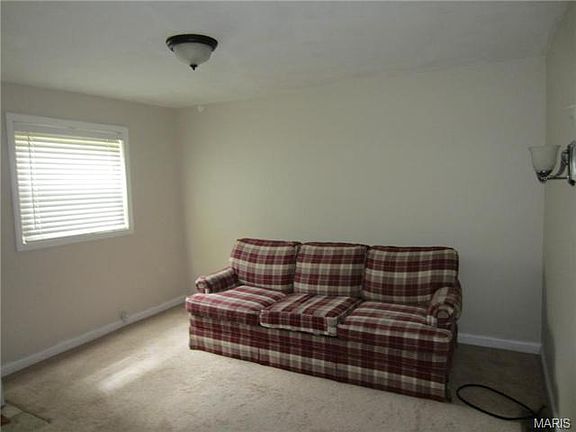 2nd image of 631 De Merville Ave